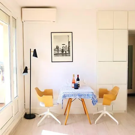 Apartment Eiffel Tower View Rooftop Studio *